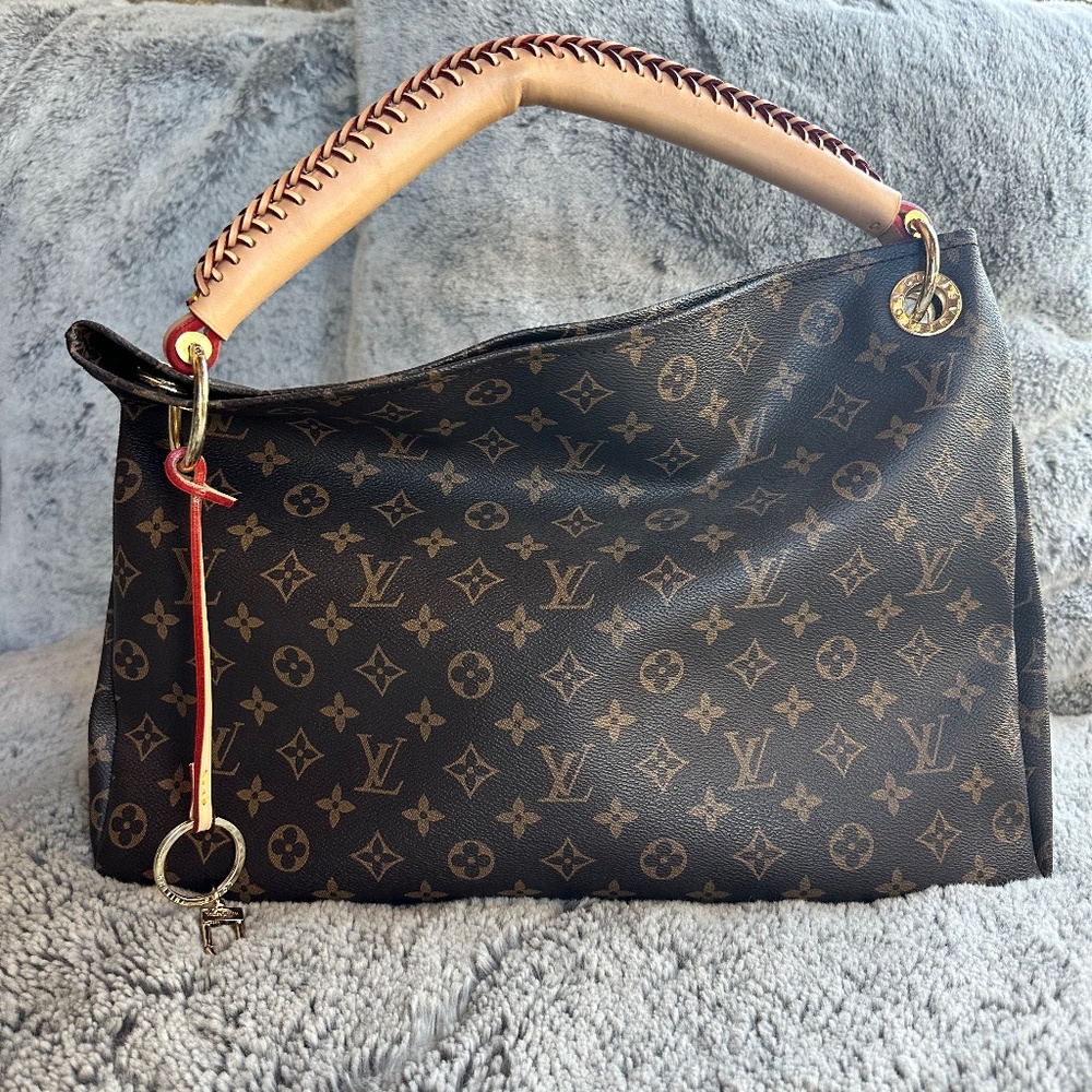 Louis Vuitton Classic Monogram Artsy MM Handbag